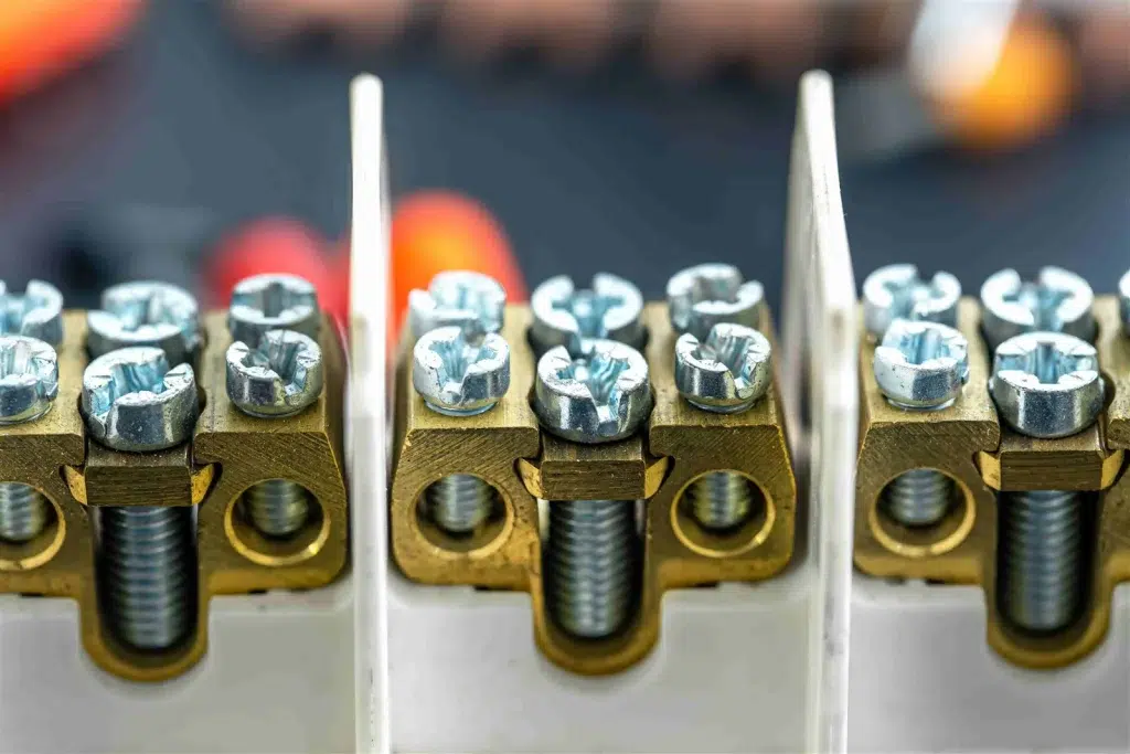 Parafusos e Fixadores para Data Centers